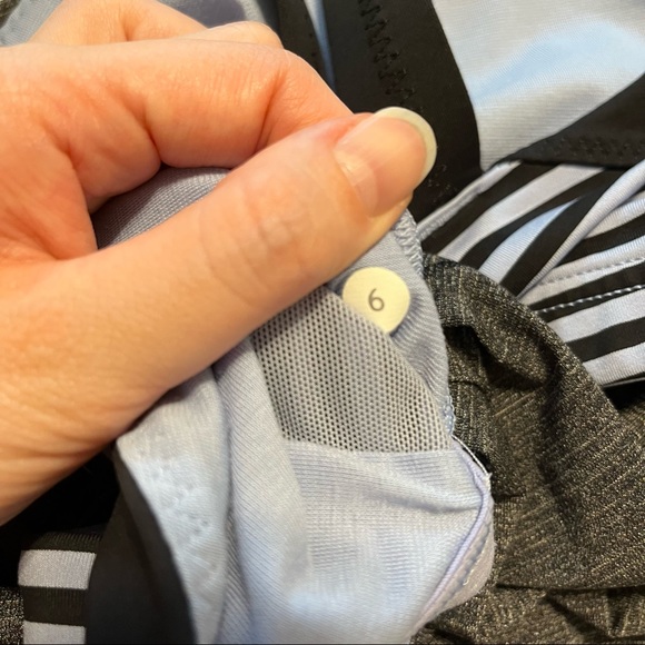 Lululemon Back on Track Tank - Black / Polar Haze - Size 6 - Picture 6 of 6